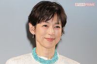 ドラマ『人事の人見』出演中の鈴木保奈美が愛用する、MEGUMIも勧める「プラス２・５度の腹巻き」の効能とお…