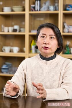 入所者が隠す問題をうまく聞き出すための対話を心がけている大川さん　撮影／伊藤和幸