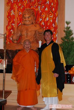 '04年のシーズンオフから護摩行に参加した元野球選手の新井貴浩