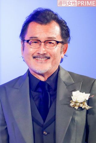 吉田鋼太郎（59）　ドラマ『おっさんずラブ』では初の“ヒロイン”役を。「ハーフリムタイプの少し個性的な眼鏡ですが、シンプルなスーツに髪型もかっちりしすぎない緩めのリーゼントで、バランスがさすがです！」