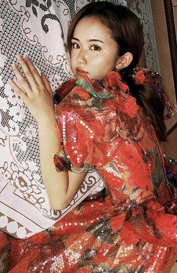 撮影は祖母が担当しているそう。「もっとこっちや！」と、どちらもノリノリのようだ（写真／本人提供）