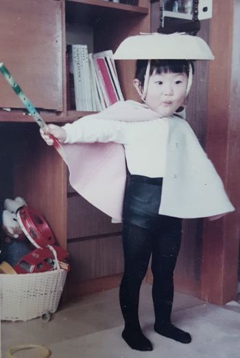 2歳のかもんさん。本格的な「木枯し紋次郎」の仮装でポーズ