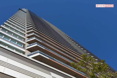 《タワマン25階から2歳児が転落》悲劇が起きたバルコニー写真と事故現場の今「清掃作業が始まった」