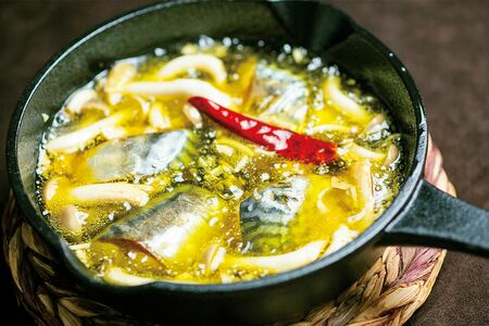 サバのアヒージョ