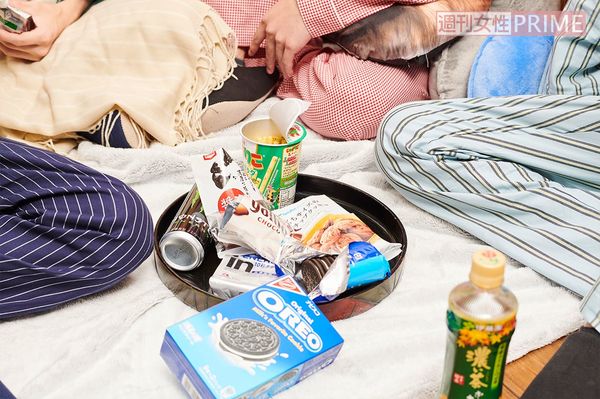 意外と健全なおやつたち。バーボンとビーフジャーキーとかじゃないんだ！　撮影／山田智絵