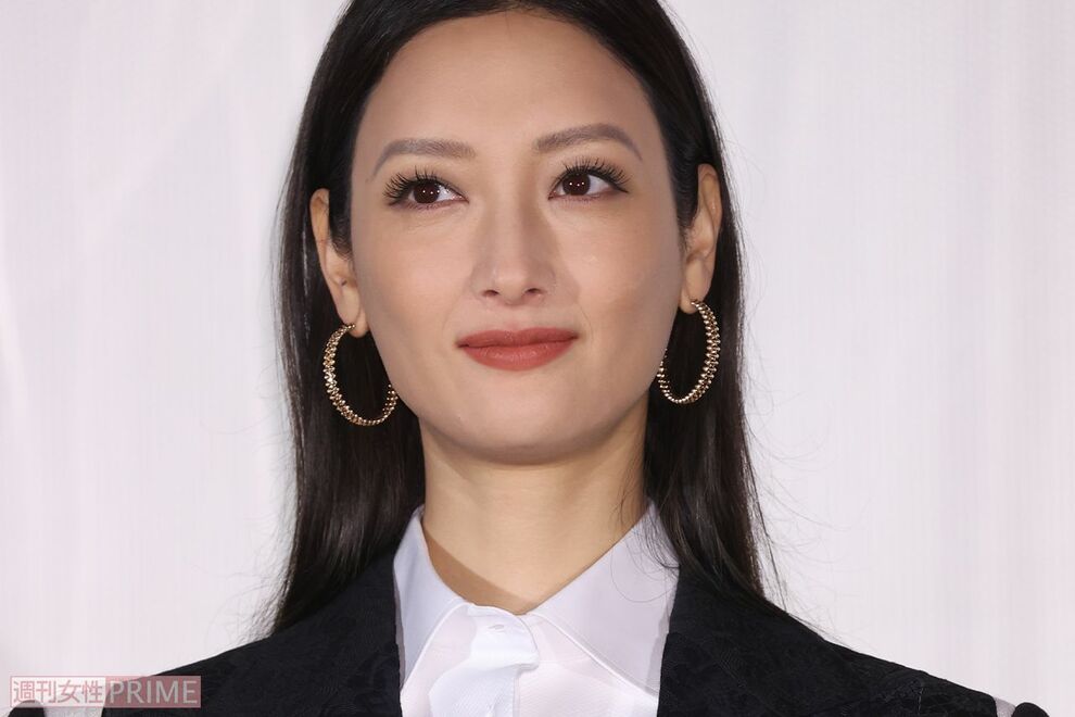菜々緒「こんなにスタイル良くない」なりすましの“AI美女”にツッコミも《何の違和感もない》際立つ37歳の…