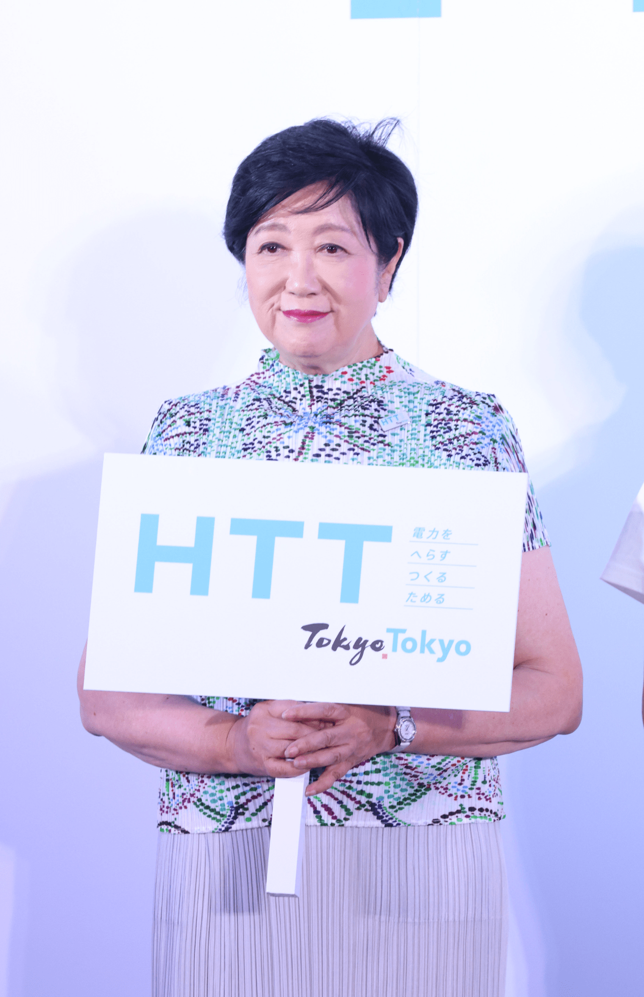 「東京クールビズ」を提唱する小池百合子東京都知事