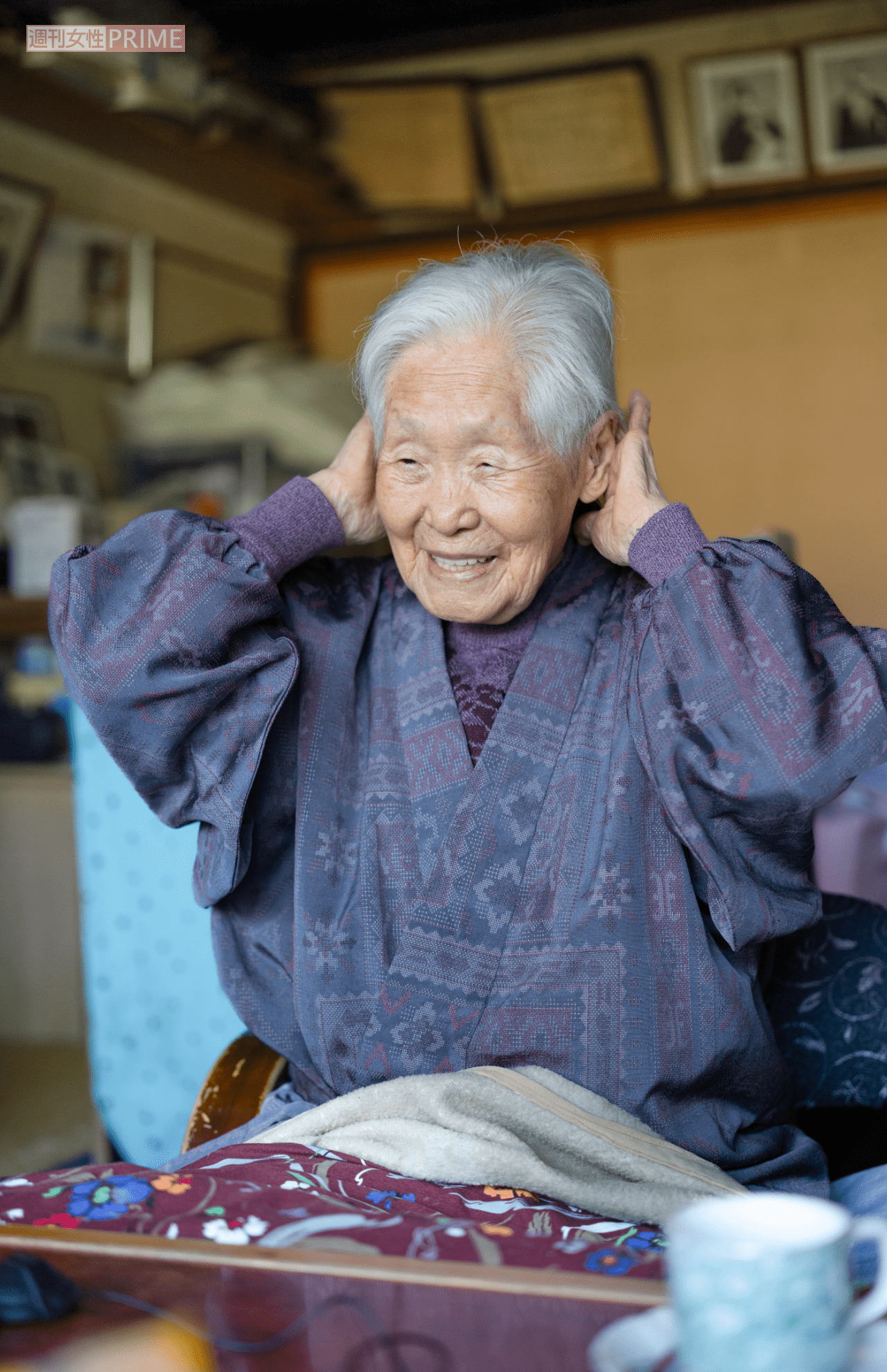 「後ろは刈り上げて、サイドと前はおかっぱにしたカットが流行したの」と自ら考案したヘアスタイルについて話すシツイさん（撮影／北村史成）