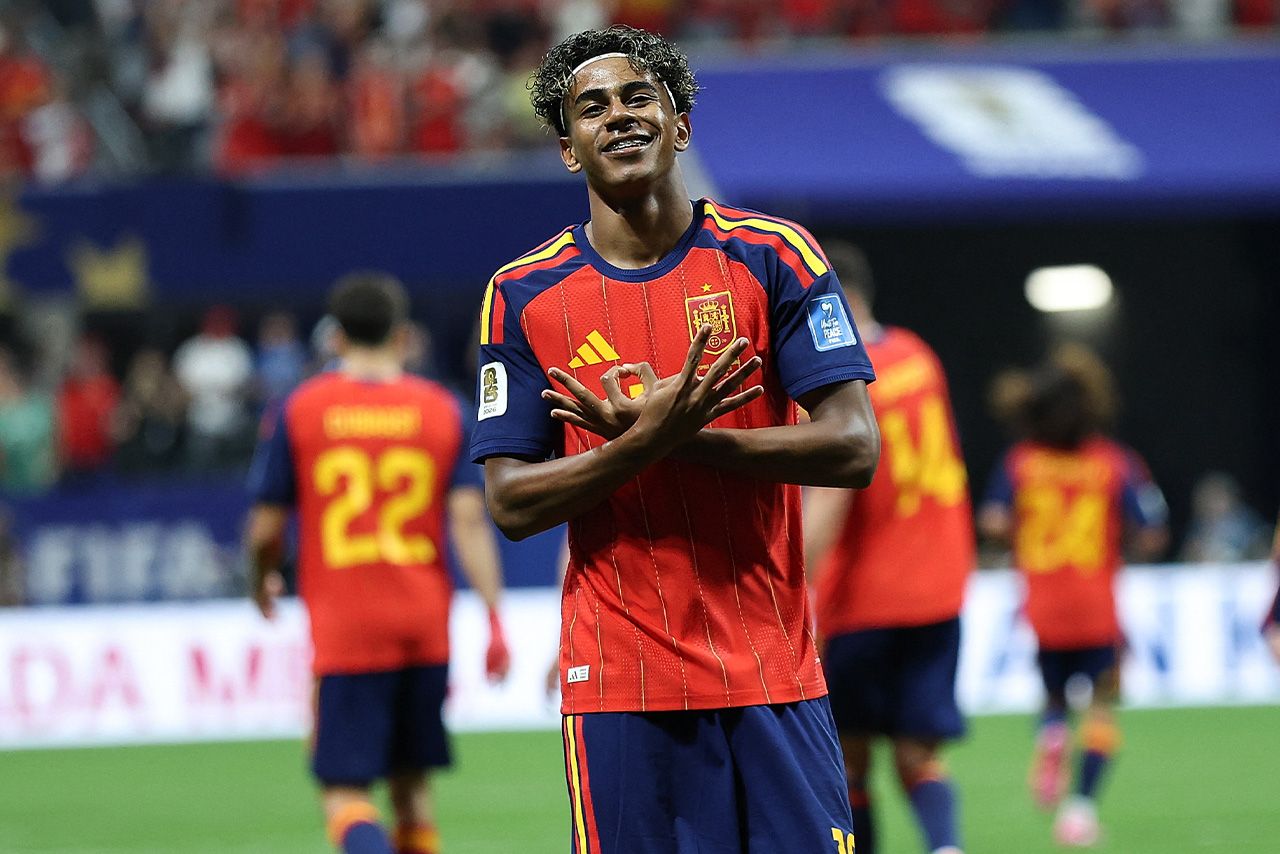 2026年6月21日、W杯初ゴールを決めてゴールパフォーマンスを披露したスペイン代表・ヤマル　写真／共同通信社