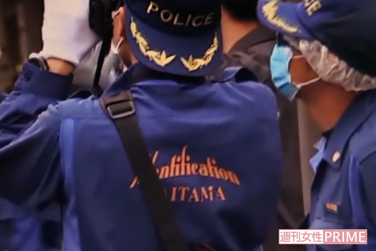 日をまたいで行われた現場検証の様子。周囲は張り詰めた空気に