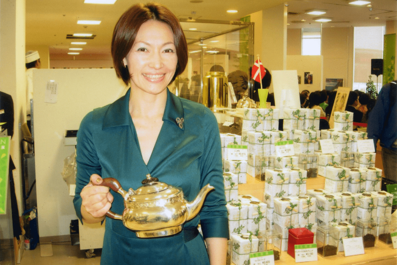 デンマーク王室御用達の紅茶『A.C.パークス』を扱い、実業家として活躍し始めた