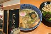 東京駅一番街など東京都内に5店舗を構える六厘舎、人気メニューのつけ麺(右)/東洋経済オンライン