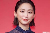 杏、40歳の“腹チラ”&大胆美脚ショットに「美しすぎ」の声…3児の母が見せたパリコレ仕込みの圧倒的オー…