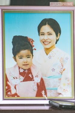 真菜さんと莉子ちゃんの遺影。被告は、2人の前で心を込めて手を合わせたことはある？