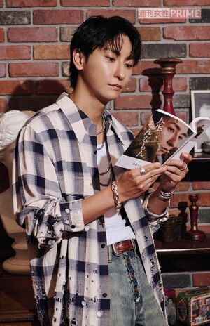 フォトエッセイ『人生そんなもん』（講談社）では、カーターさんやライアンさんとの恋愛を赤裸々に告白している「AAA」與真司郎　撮影／山田智絵