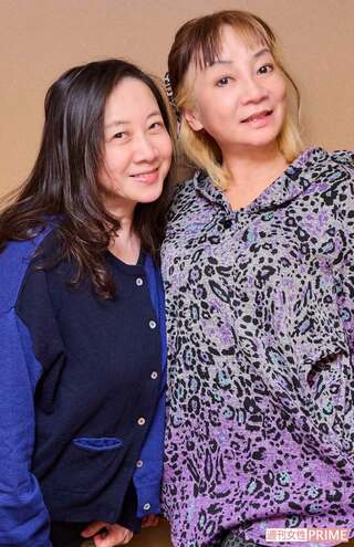 西原理恵子さん（左）、岩井志麻子さん