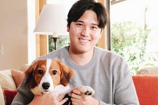 大谷翔平と愛犬のデコピン（エンゼルスの公式インスタグラムより）