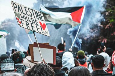 イギリス人が「中東問題」当事者だったのに“無関心”な背景に「“負”の側面に触れない」自国礼賛の教育