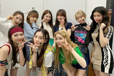 NiziU、怒涛の6日連続番組出演で「伸び悩み説」を吹き飛ばせるか