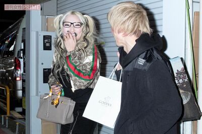 “スキャンダル女王”の加藤紗里、今度は“ワイルド系イケメン医師”と銀座の高級寿司店でバレンタインデー…