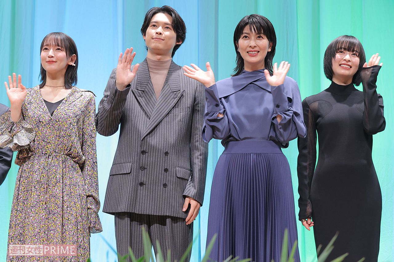 映画『ファーストキス 1ST KISS』完成披露試写会に参加した吉岡里帆、松村北斗、松たか子、森七菜（写真左より）