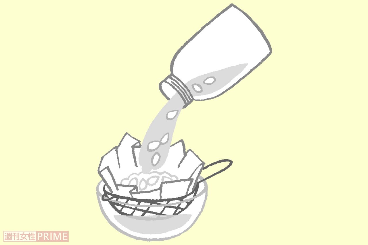 【自家製ゆず化粧水の作り方】（3）濾したものをびんに入れて保存　イラスト／ふるやますみ