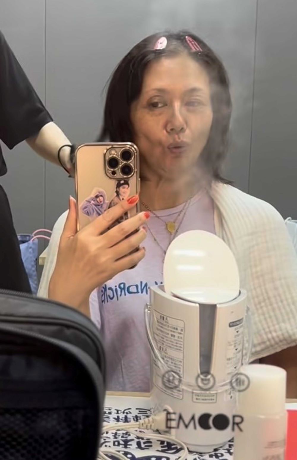 すっぴんをストーリーズで公開した小泉今日子（『株式会社明後日』の公式インスタグラムより）