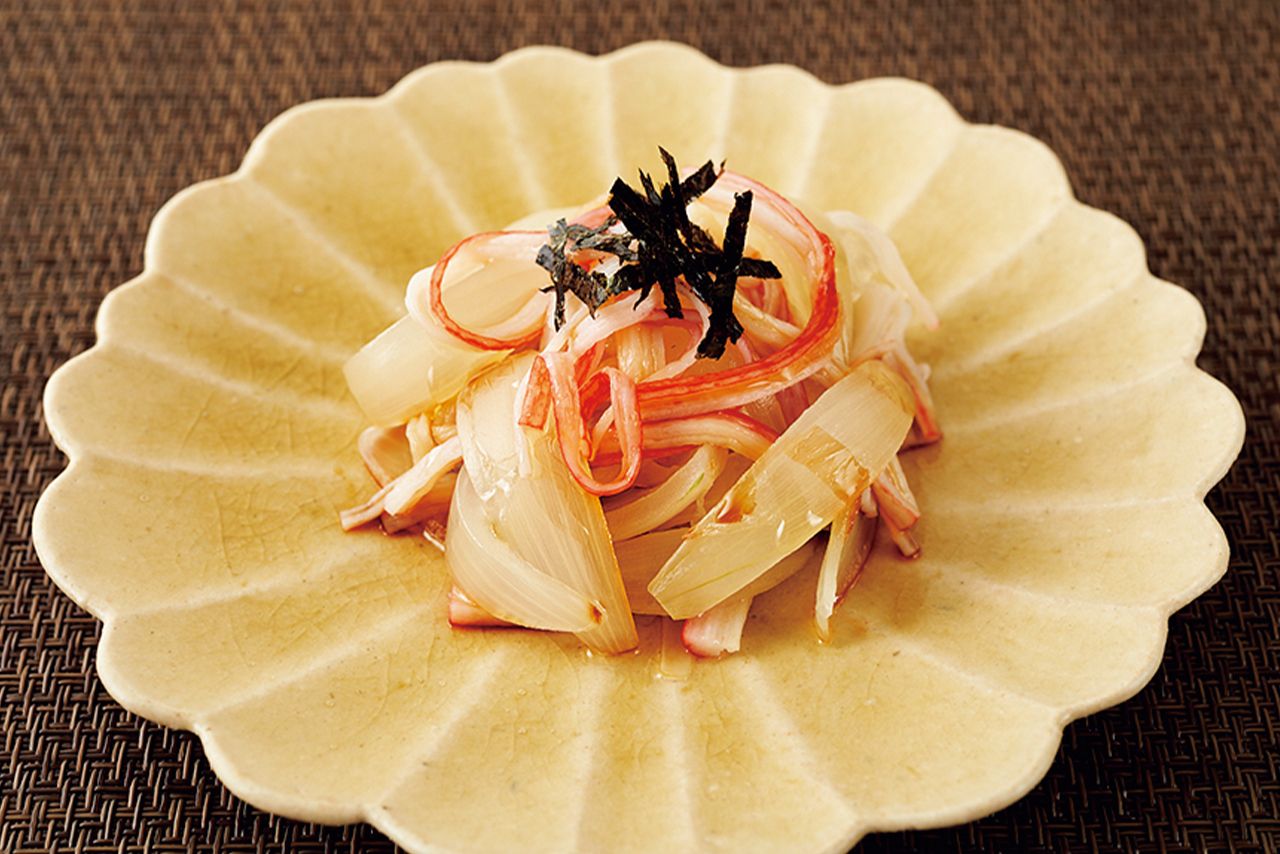 玉ねぎとかに風味かまぼこの中華あえ