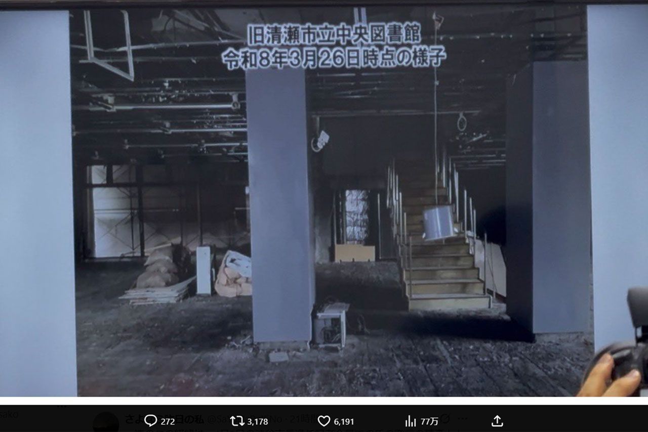 SNSで拡散されている清瀬市立中央図書館内部の様子（穴見れいな清瀬市議会議員の公式Xより）