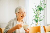 【女性の認知症】リスク減には赤身肉！認知症予防に役立つ2大成分は“ビタミンB1”と“ビタミンB12”、医師…