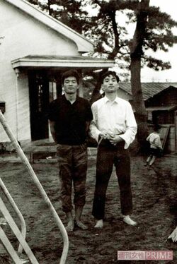 東京・小岩のアパートで椎名さん（左）と木村さんは同居していた