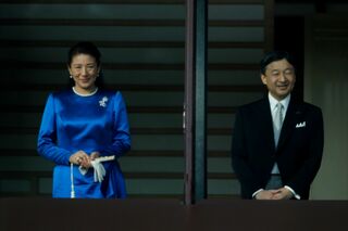 2017年の一般参賀にて、ロイヤルブルー服とパールのネックレスをお召しになる雅子さま