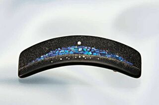 佳子さまが着用された輪島塗のバレッタ（ブランド公式HPより）