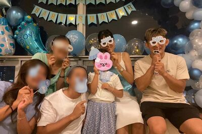 交際中の女性の妊娠が安定期に入ったことを祝う才賀紀左衛門と娘、友人たち（才賀のブログより　画像は一部編集部で加工）