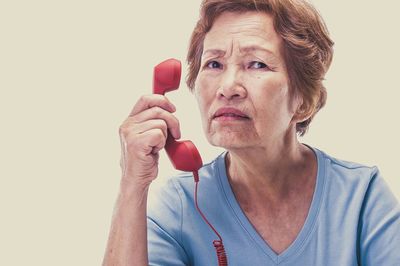 詐欺被害者の8割近くが70代以上、最大の防御法は「電話に出ない」