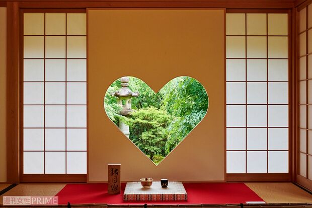“緑茶発祥の地”『正寿院』にあるハートの窓（撮影／山田智絵）