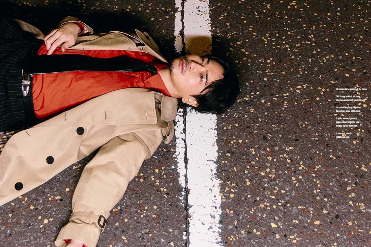 「イケオジ爆誕」英国ブランドのトレンチコートアンバサダーに就任した松本潤（ブランド公式HPより）