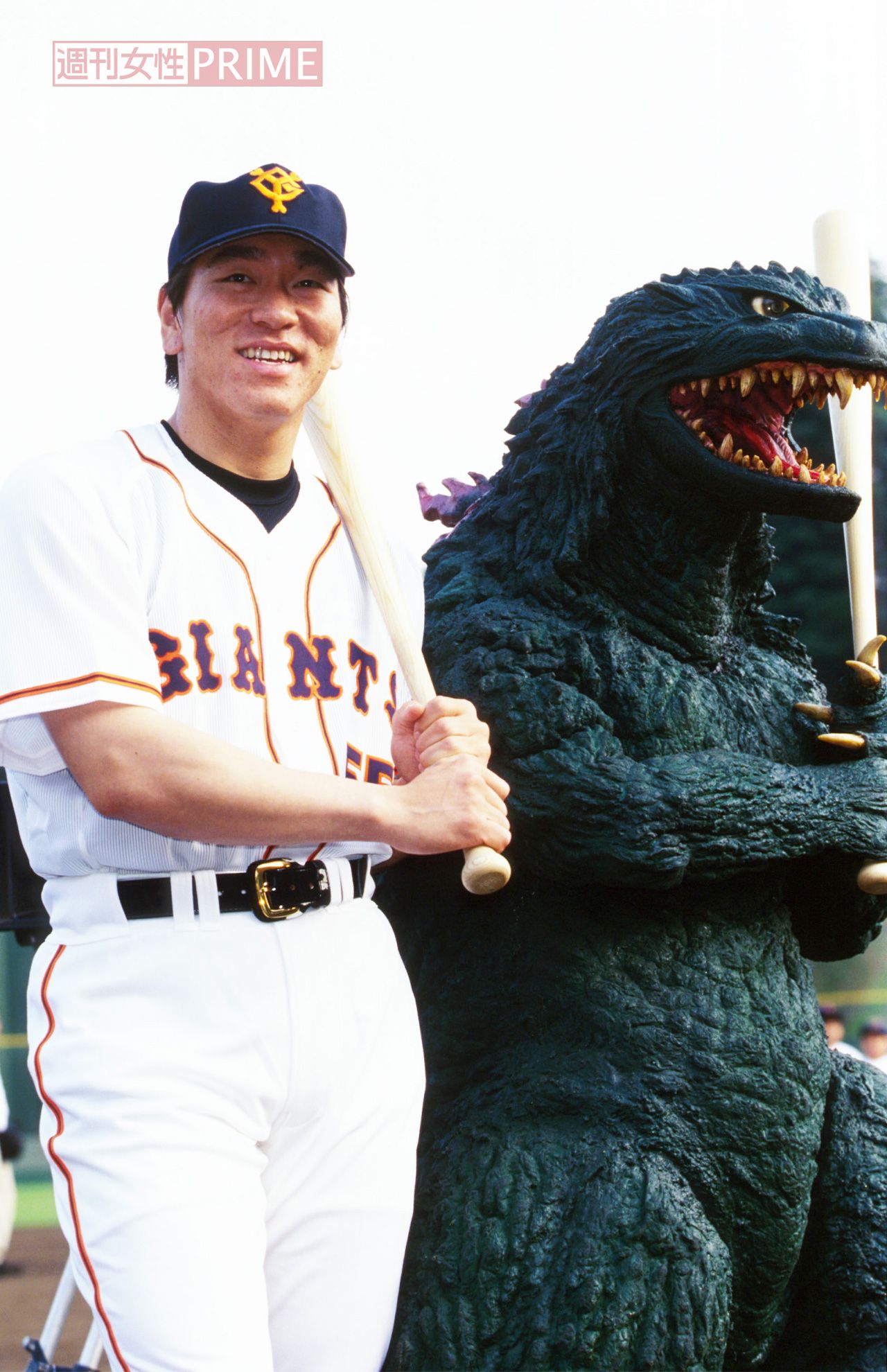 2002年、「ゴジラ」とのツーショットに収まる巨人・松井秀喜選手