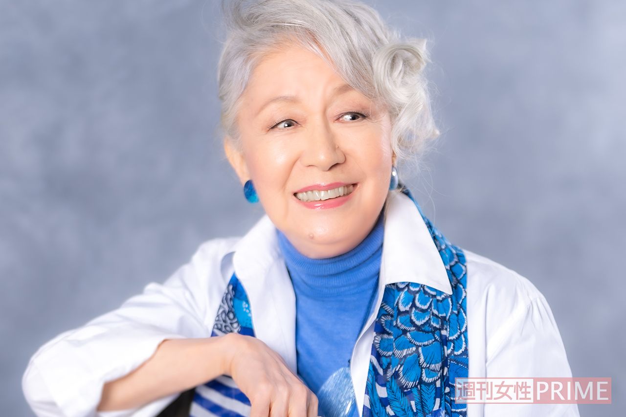 草笛光子　撮影／佐藤靖彦　ヘアメイク／中田マリ子（ヘアーベル）　スタイリング／市原みちよ