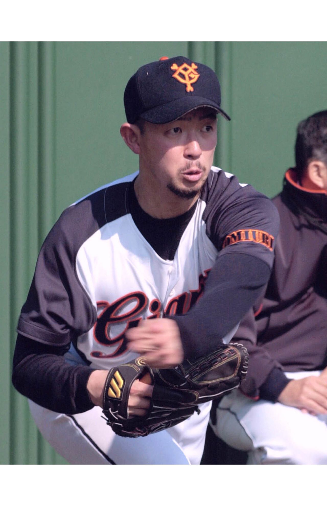 巨人の星になれず“万引き転売ヤー”に堕ちた小野仁容疑者（写真は2002年、巨人の宮崎キャンプで、写真は共同通信）