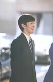 成年式終了後、親族との『内宴』のため帝国ホテルに向かわれる悠仁さま。自然な笑顔で