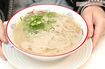 ラーメン(750円)香ばしくてとろみのある“超濃厚スープ”がやみつきに