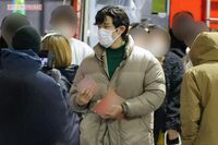 鈴木亮平が冴羽リョウに！Netflix映画『シティーハンター』極寒の新宿・歌舞伎町ロケで震えるエキストラ100…