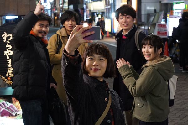 初めて働く職場で楽しそうなアタル　(c)テレビ朝日