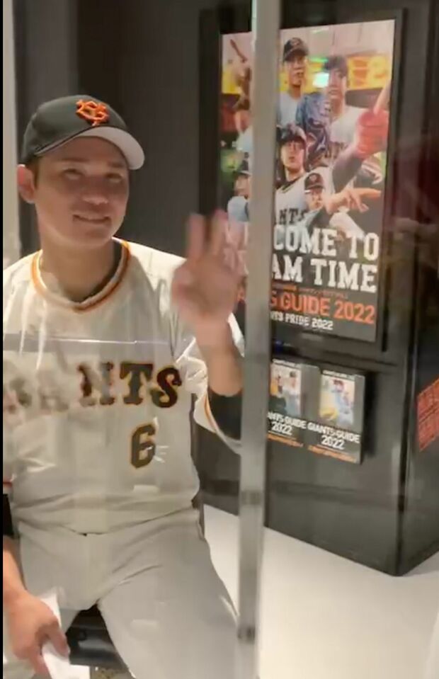 2022年11月23日の『ジャイアンツ・ファンフェスタ』にて、ミートアンドグリートでファンサービスする坂本勇人選手（ファン提供）