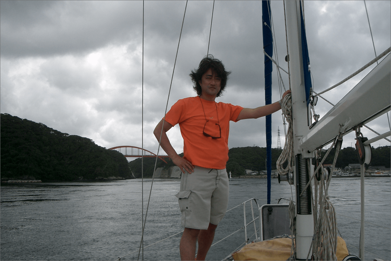 同じころ、福岡でヨット体験。これらの経験はすべて、自分を縛る枠から抜け出すための行動だったというから驚きだ
