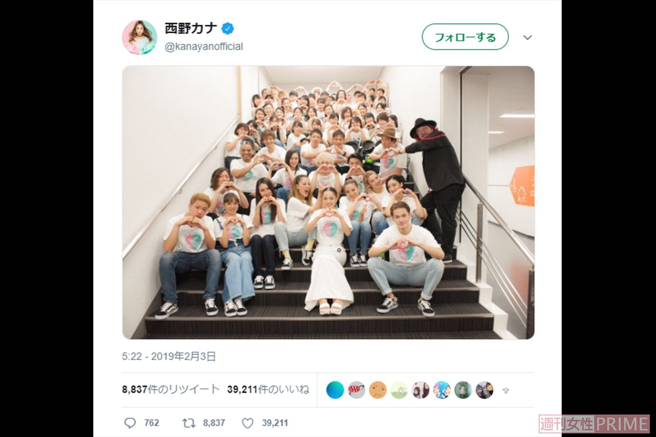 2月3日に行われた横浜アリーナでのライブ終了後、スタッフたちとの集合写真をSNSに投稿