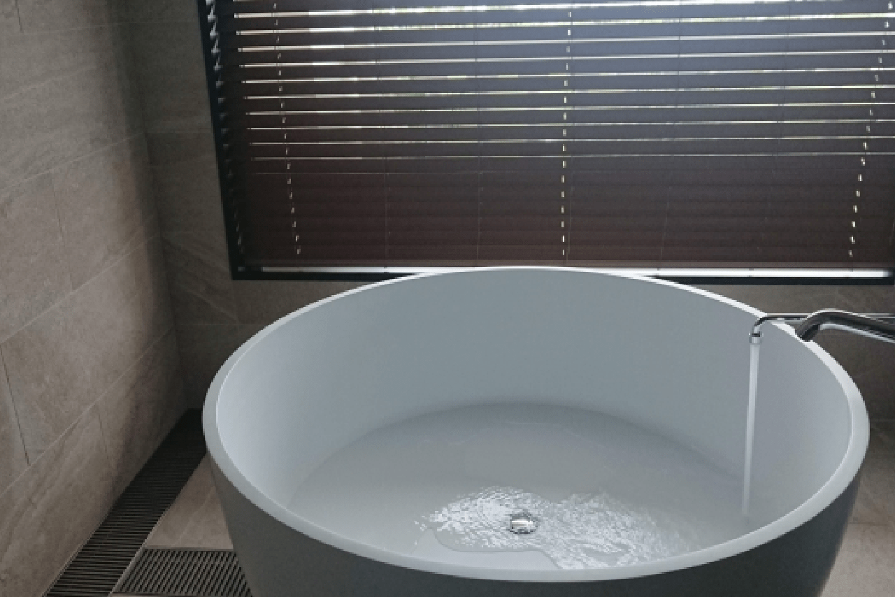 源泉かけ流しを楽しめる温泉があるなど、まるで高級旅館やホテルのような施設も増加（※写真はイメージです）