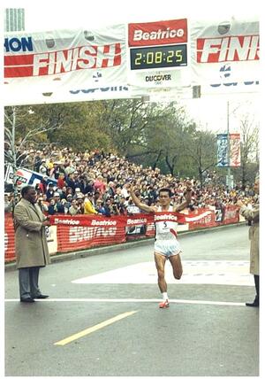 '86年、シカゴマラソンで自己ベストを更新した瀬古利彦（本人提供写真）