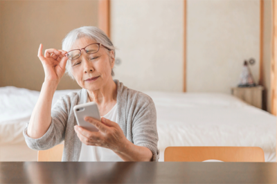 「100均のメガネで老眼が改善できる」眼科院長が伝授、1日20秒で水晶体をもみほぐし、目の筋肉をリラックス…